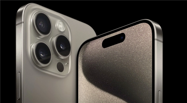 鸿蒙挑iOS！一图看懂华为Mate 60、iPhone 15对比：苹果快充、存储完败(图1)